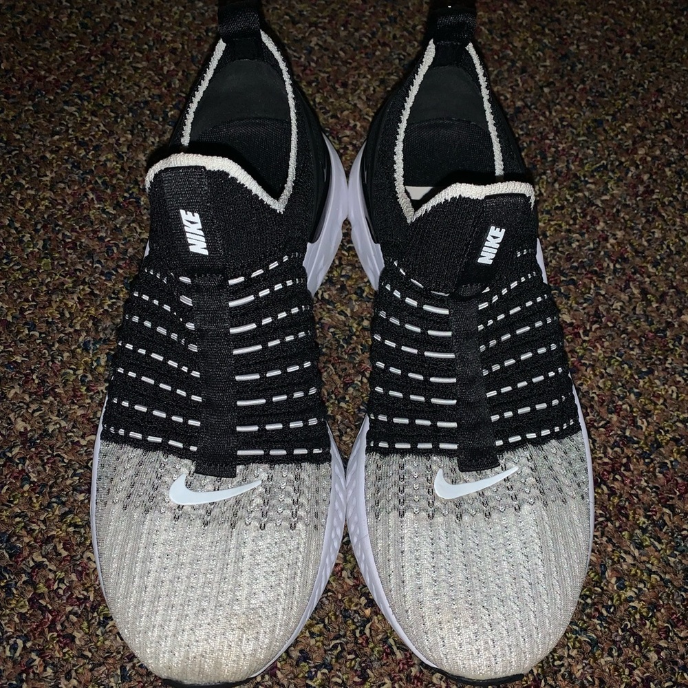 COPY - Nike React Phantom Run Flyknit 2 Black White Women’s size 7